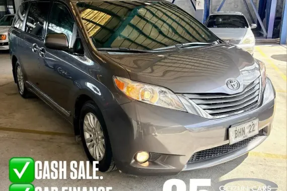 2014 TOYOTA SIENNA XLE A/T.