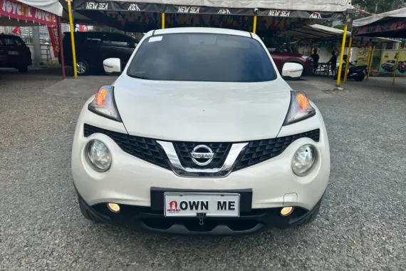 Selling used 2017 Nissan Juke  1.6 Upper CVT in Pearlwhite