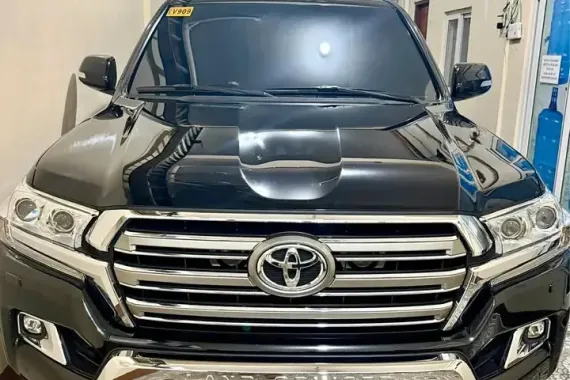 TOYOTA LAND CRUISER PREMIUM 2020 model Top of the line 