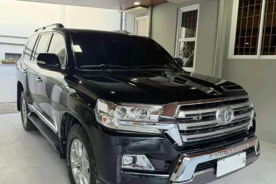 HOT!!! 2017 Toyota Land Cruiser LC200 4x4 Premium for sale at affordable price! 