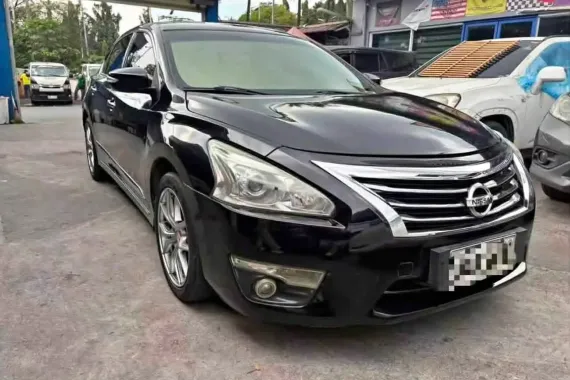 Selling used 2015 Nissan Altima 2,5SV  in Black