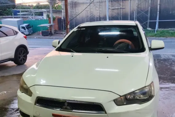 Selling White 2010 Mitsubishi Lancer Ex 