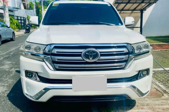 HOT!!! 2015 Toyota Land Cruiser VX V8 for sale at affordable price! 
