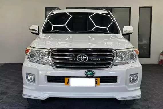 HOT!!! 2015 Toyota Land Cruiser LC200 V8 VX Limited Dubai Version for sale at affordable price!  