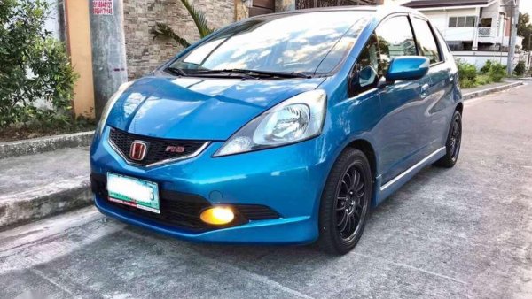 Buy Used 2010 Honda Jazz 1.2L I-VTEC BASE Manual in New Delhi - CARS24
