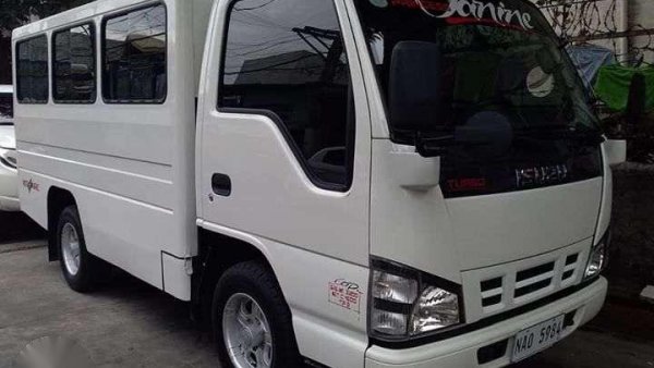 Isuzu van hot sale 2017 price