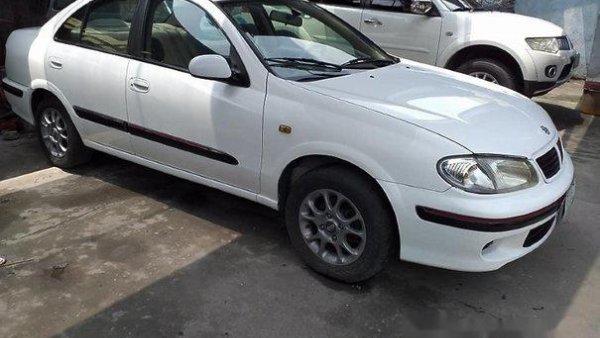 2003 nissan sentra white