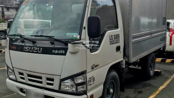 Isuzu van hot sale 2017 price