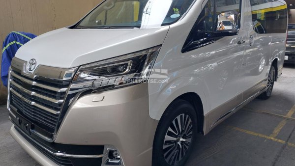 Hiace store grandia price