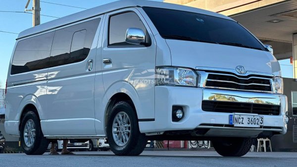 2017 toyota hiace store price