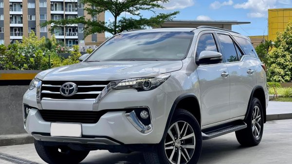 Тойота Фортунер технические характеристики. Toyota Fortuner комплектации и цены фото.