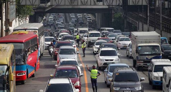 Driving Around EDSA? Make sure you're familiar with the Yellow Lane Policy