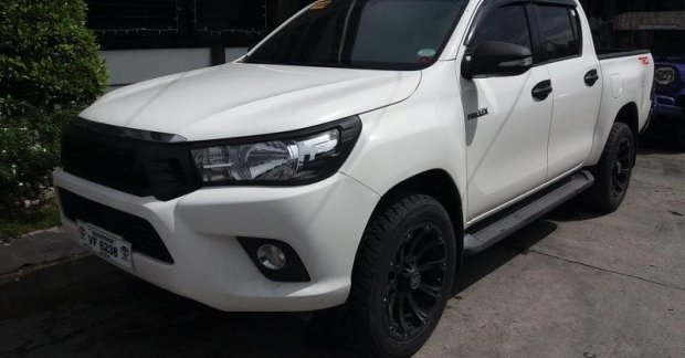 Selling White Toyota Hilux 2016 Pickup Truck in Manila 762613