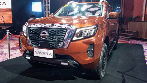 2021 Nissan Navara VL front 1
