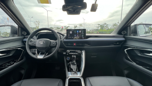 2024 Toyota Yaris Cross front cabin