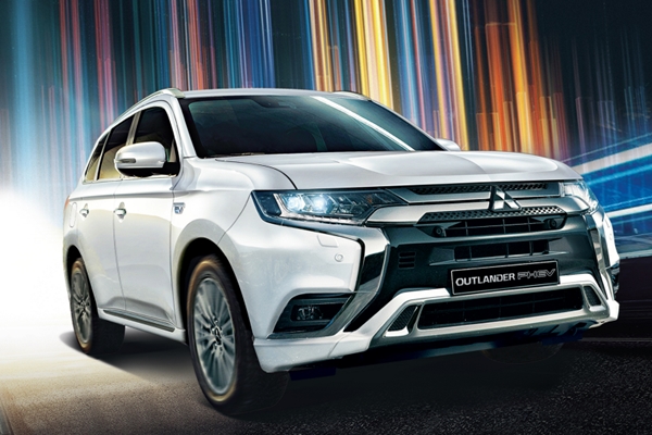 Mitsubishi Outlander 4WD Plug-In Hybrid With ₱472,000 All-in Down payment