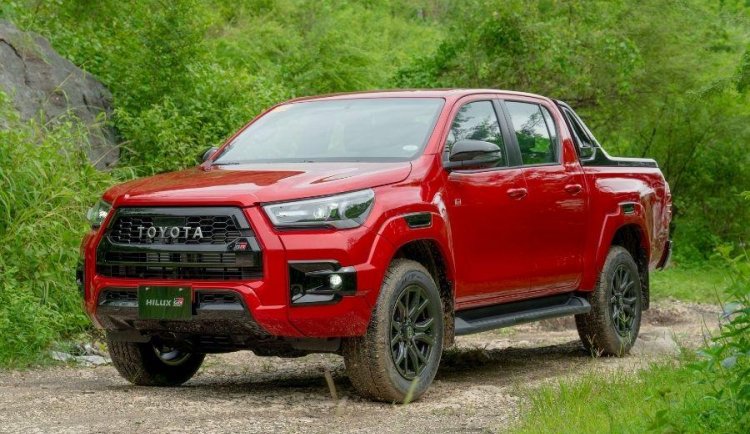 Toyota Hilux GR Sport 2.8 4x4 AT With ₱29,261 Low monthly