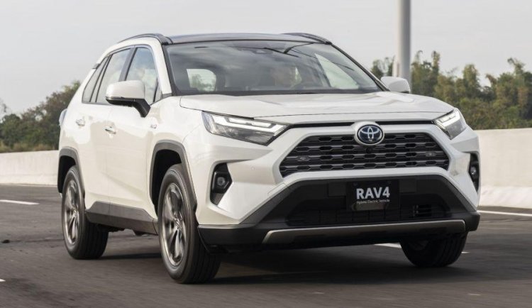 Toyota RAV4 LTD HEV   With ₱411,000 All-in Down payment