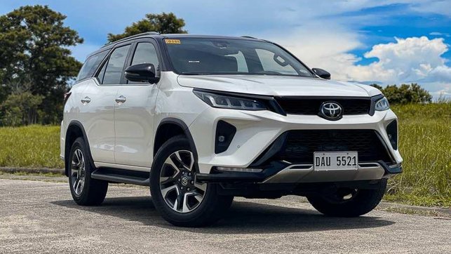 Toyota Fortuner 2.4 G Diesel 4x2 MT With ₱383,300 Down payment
