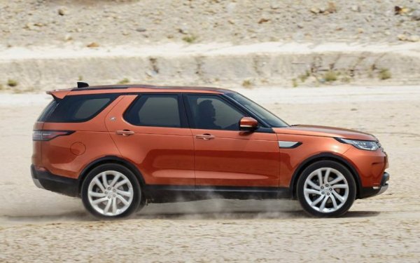 SUVs or other 4WD off-road vehicles are advised when you want to cruise on the sand Land Rover Discovery