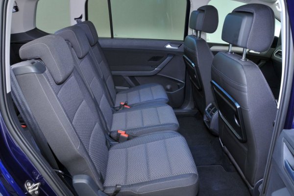 2017 Volkswagen Touran back seats