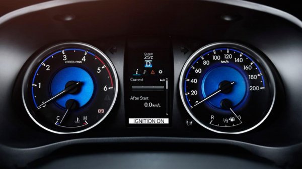 Toyota Hilux Invincible 2016 dashboard close-up