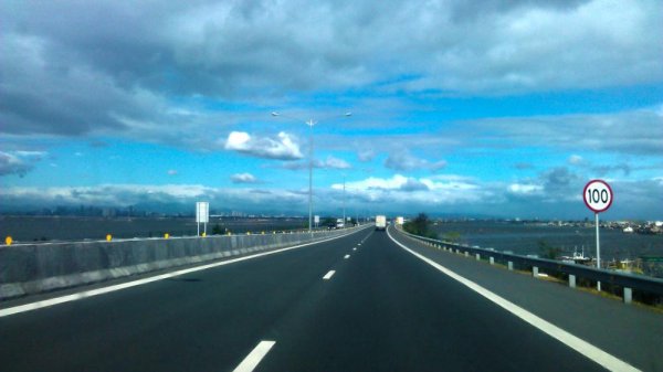 Free drinking water will also be provided at SMSK Motorist Camps in SCTEX PTT Station Floridablanca lay-by Seaoil Station and CAVITEX Parañaque and Kawit toll plazas. CAVITEX