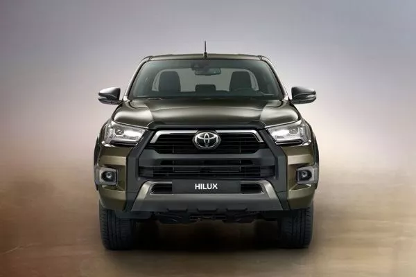 2020 Toyota Hilux Old vs New: Exterior 2020 toyota hilux front