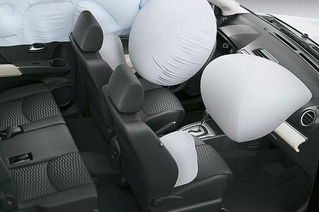 Up to six airbags protect all occupants in the event of collisions Airbags