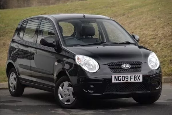 00s kia picanto on the road