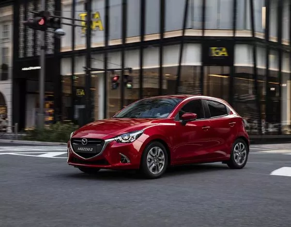 Angular front of the Mazda 2 2017