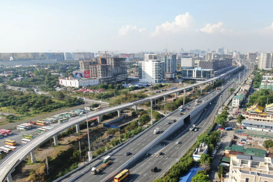 A picture of a completed section of the LRt-1 Cavite Extension