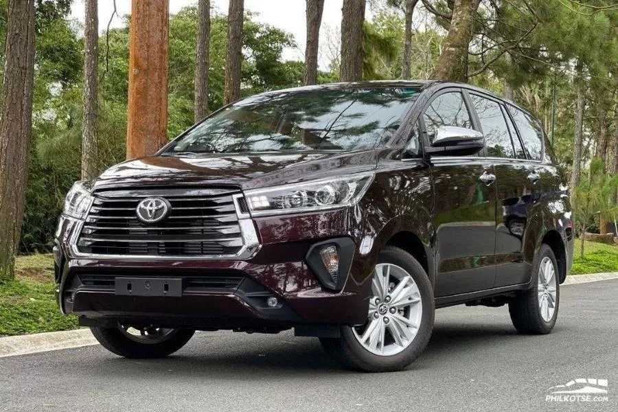 A picture of the Toyota Innova parked in the middle of the road.