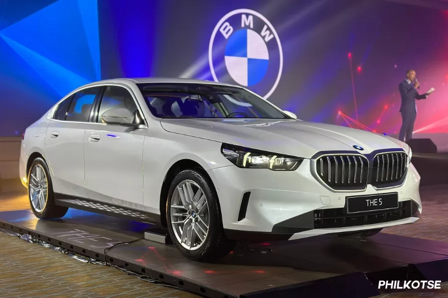 2024 BMW 520i front profile shot