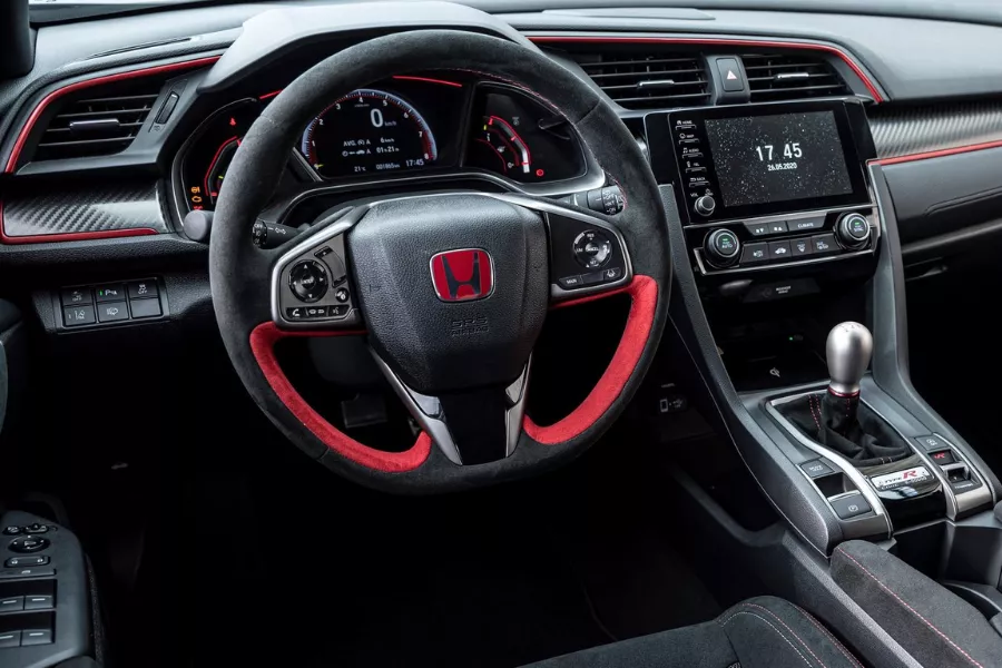 A picture of the Civic Type R cockpit.