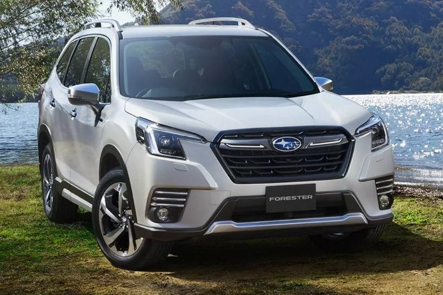 Facelifted 2022 Subaru Forester front shot