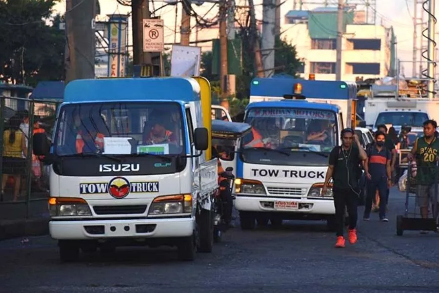 MMDA Clearing Operation tow truck