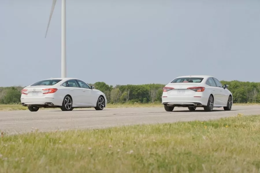 Honda Civic vs Honda Accord drag race