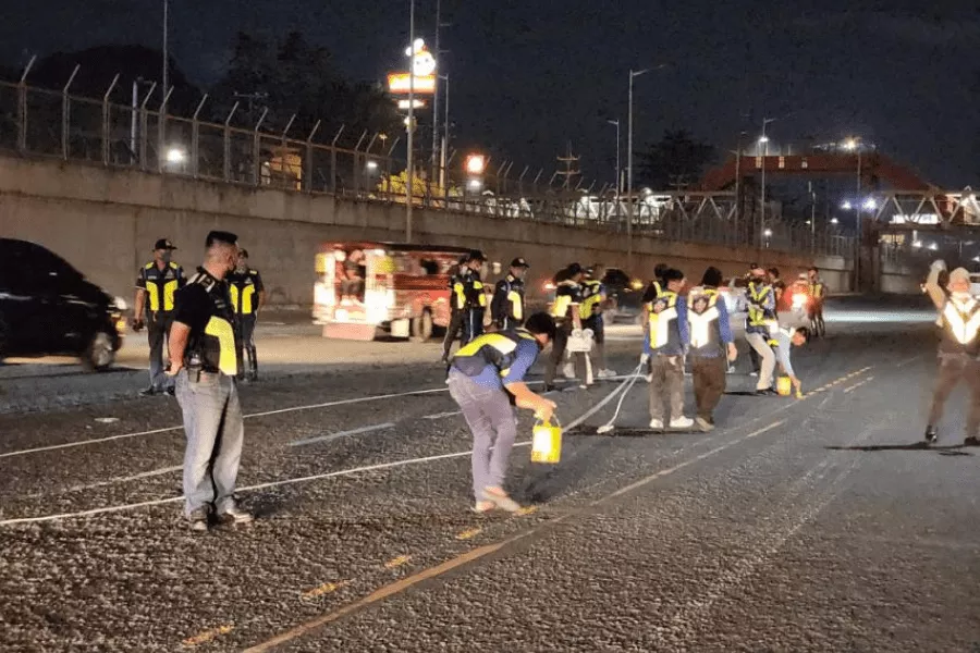Exclusive motorcycle lane along Commonwealth Avenue