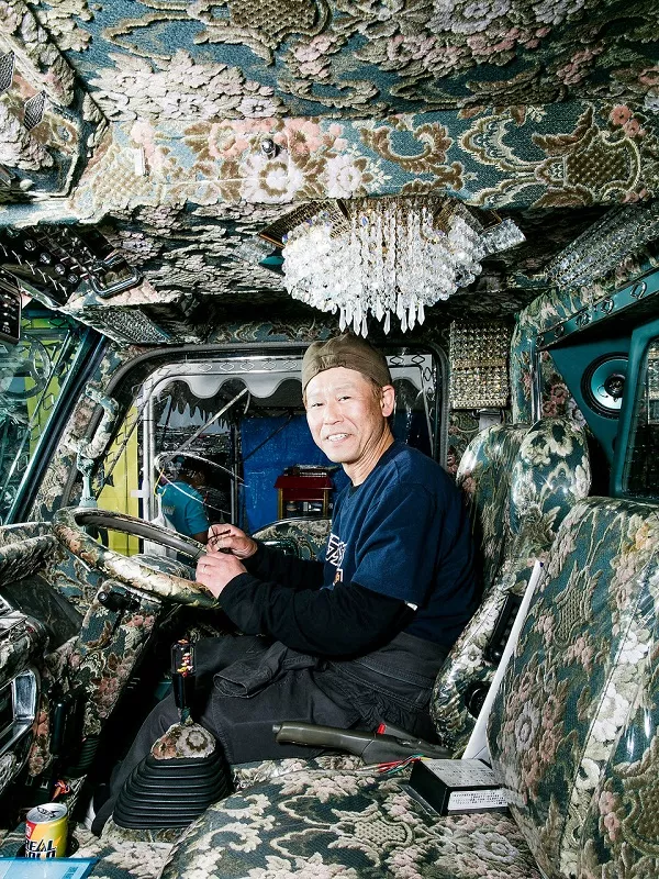 Dekotora and their drivers