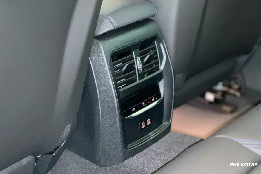 BMW i4 M50 rear cabin center console rear