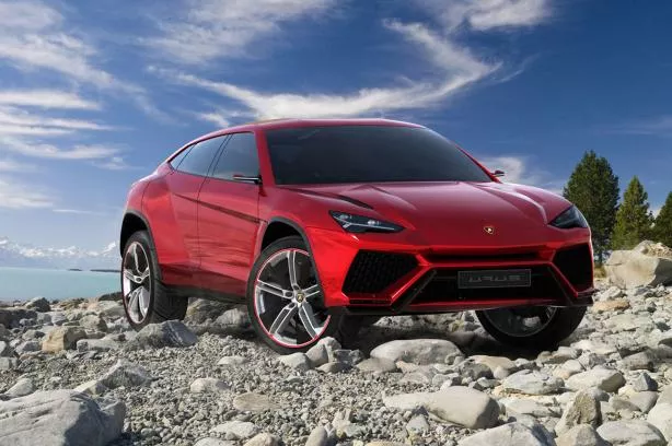 angular front of the 2018 Lamborghini Urus 