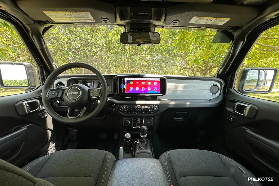 A peek inside the updated Wrangler's cockpit