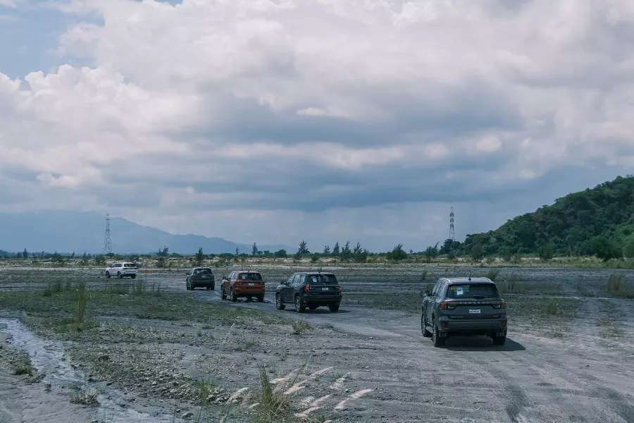 Next-gen 2023 Ford Everest driving through Lahar
