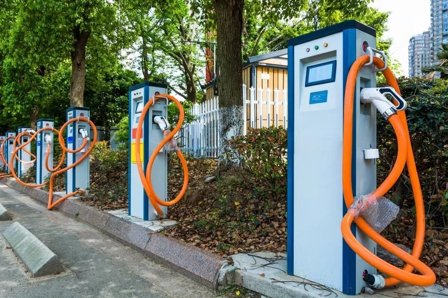 Electric Vehicle charging station Electric Vehicle charging station and parking lot