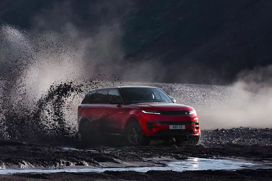 A picture of the 2023 Range Rover Sport travelling over mud
