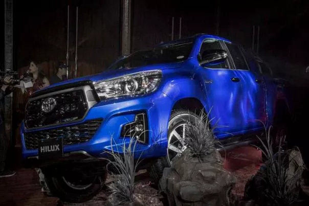 Toyota Hilux Conquest 2018 angular front fascia