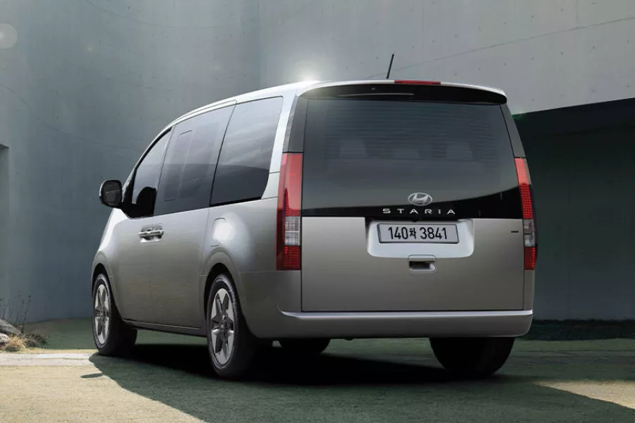 A picture of the Hyundai Staria Hybrid rear. 