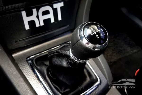 2008-ford-focus-tdci-6-speed-manual-shifter