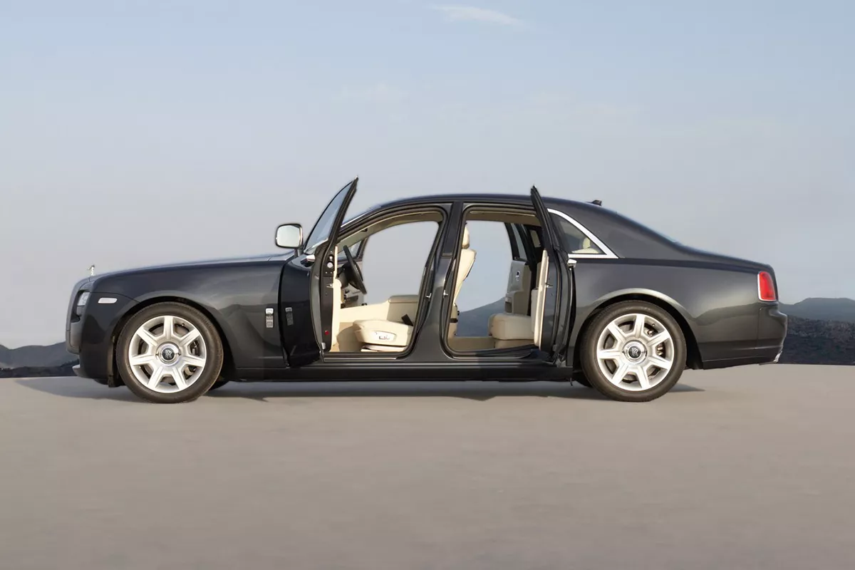 A picture of the side of the Rolls-Royce Ghost